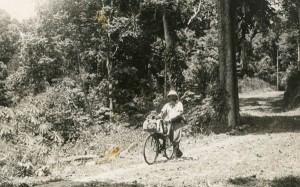 Na drodze "Sud-Nord" w pobliżu osady Ouesso "w pełnym rynsztunku". Kongo Francuskie 1935